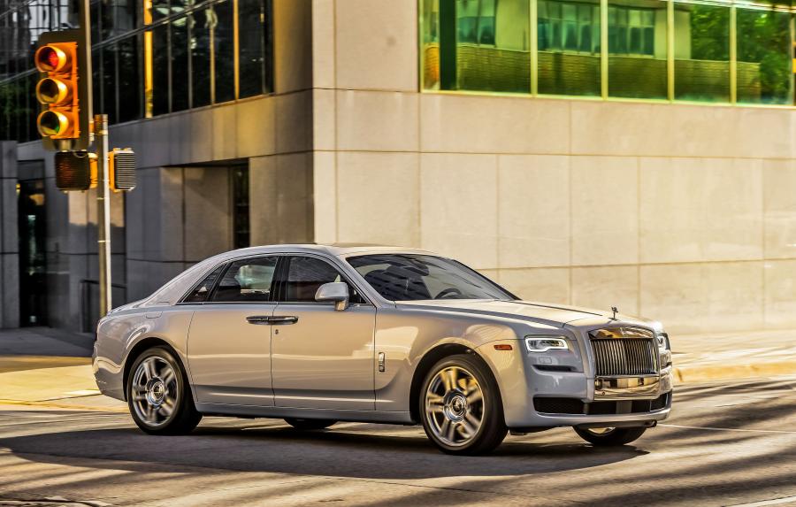  Rolls-Royce Ghost 2015 года  (US) (фото 8 из 29)